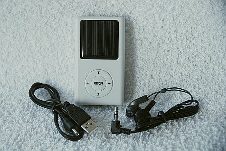 Solar Radio mit USB Kabel und Kopfhörer von solarspiel.com