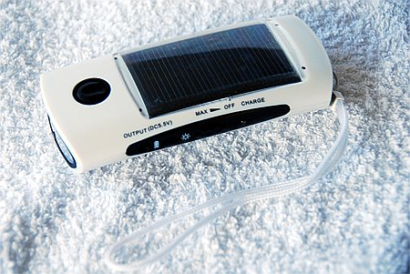 Solar Taschenlampe mit 4 LED und Radio von solarspiel.com
